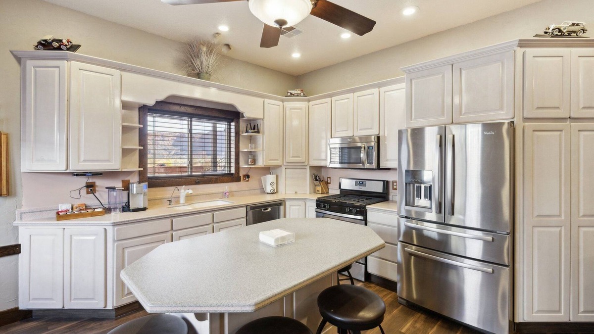 Colorado City Apartment | NEW! Room 11 - The Cottage by Zion Cliff Lodge