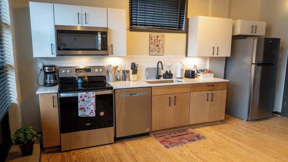 Martinsville Apartment | New, Safe, Uptown 1BR Apartment Walkable!