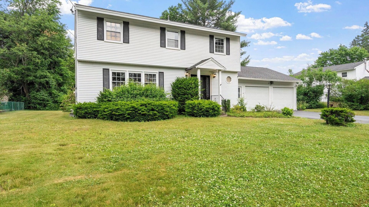 Saratoga Springs House | NEW Saratoga House near SPAC & Track Hot Tub
