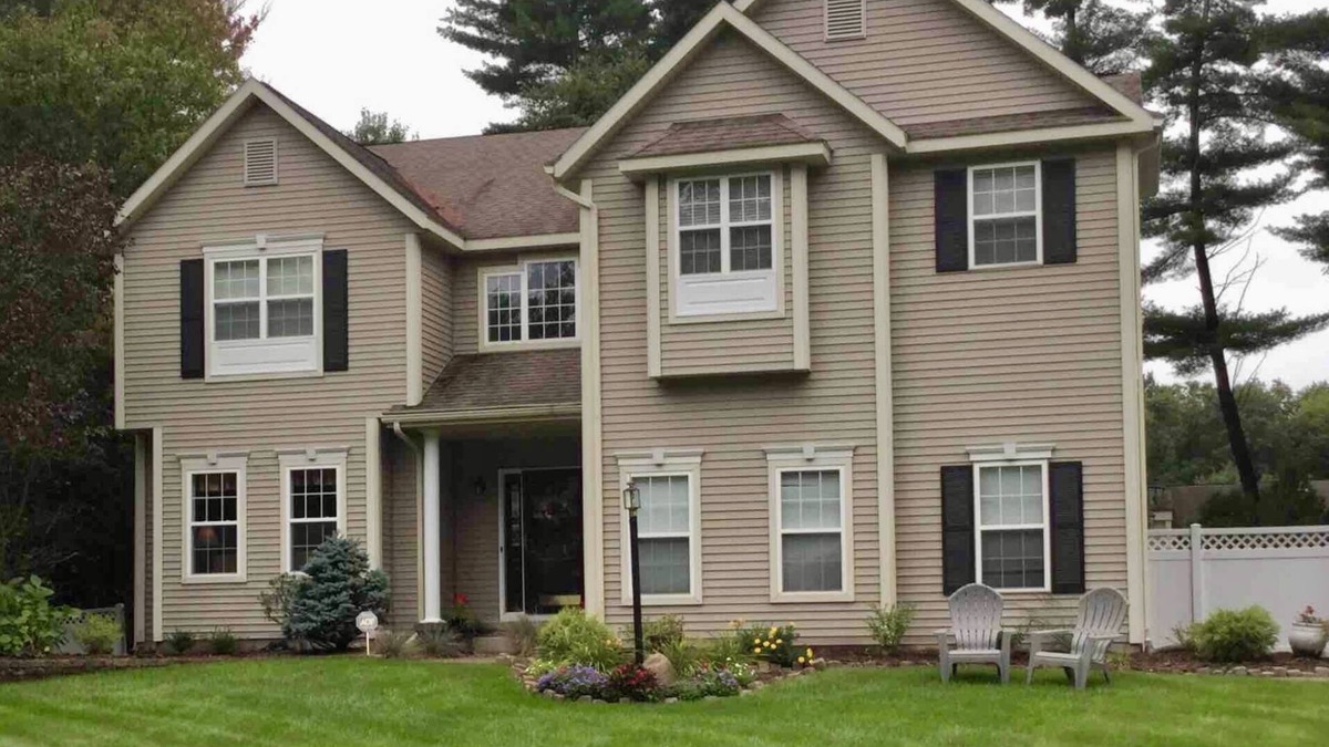 Gansevoort House | New Saratoga Springs Rental Retreat with Large Heated Pool