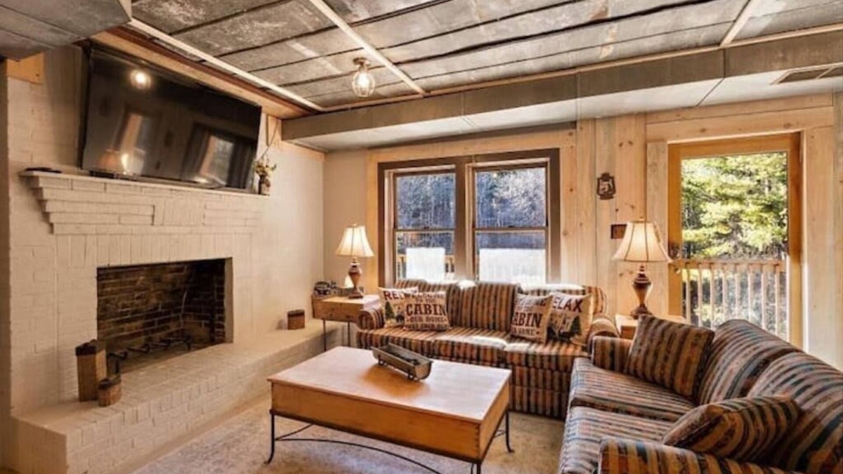 Newland Cabin | New! Secluded Cabin Fire Pit Sleeps 12 Game Room