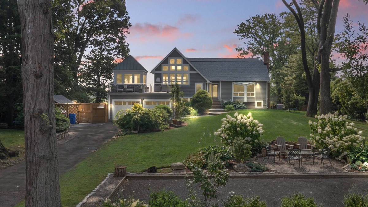 East Norwalk House | New! Shore Haven Special: 20% Off!