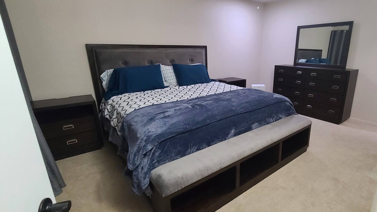 Northridge Estates House | NEW Snowbird Friendly Townhouse in the Foothills with Private Patio