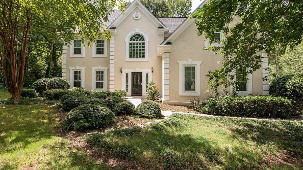 Norcross House | NEW Southern Charm ATL 4 Bdr/3 Bath Executive Home