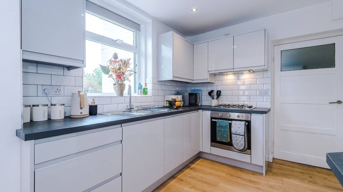 Tunstall House | NEW! Spacious Home, Ideal for Groups, FREE Parking!