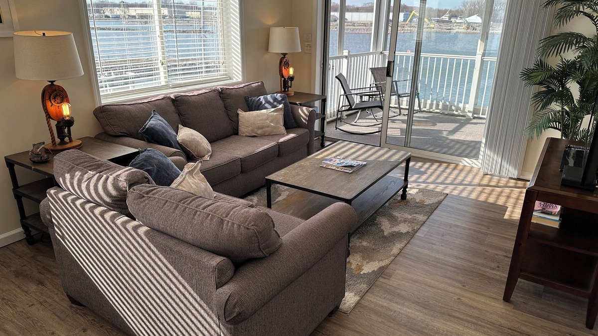 Gypsum Condo | NEW spacious 2 BR/2 BA w. pool, dockage available, bar