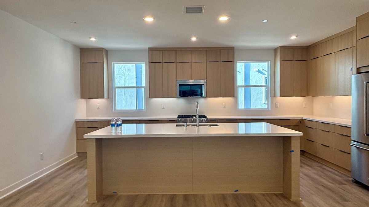 Serra Mesa House | new spacious 4-bedroom townhome in lovely San Diego with WiFi, AC, fitness room
