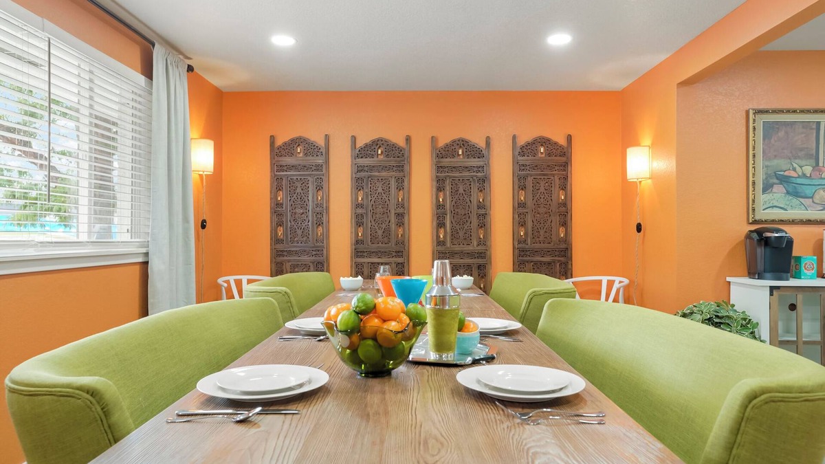 Westminster House | New + Spacious 5-bedroom house with hot-tub, games, and much more!