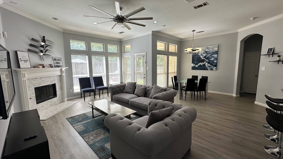 Garland House | New Spacious 5-bedroom Home for large Family