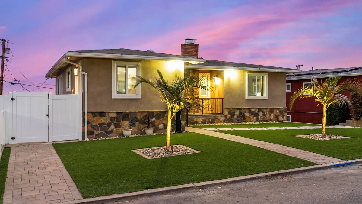Valencia Park House | New Spacious Family Home 15 min to Downtown
