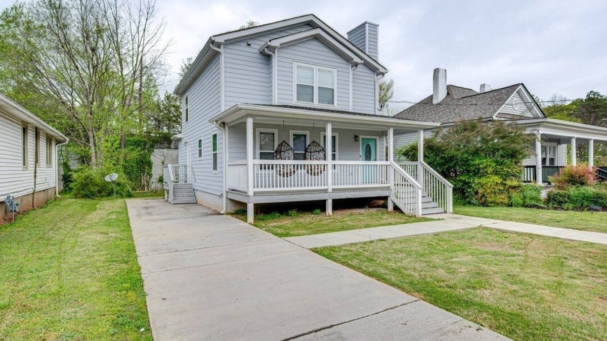 Jefferson Park House | NEW! Spacious Family Retreat Near Airport