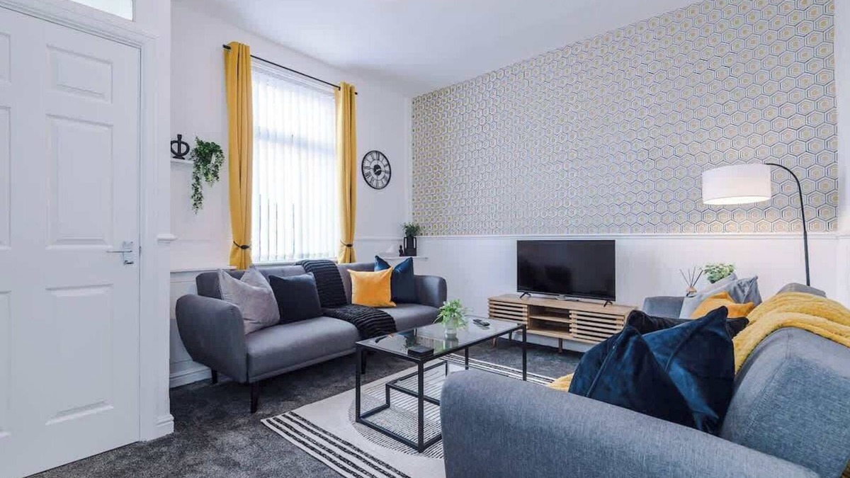 Clayton House | NEW! Spacious Home, Ideal for Groups, FREE Parking