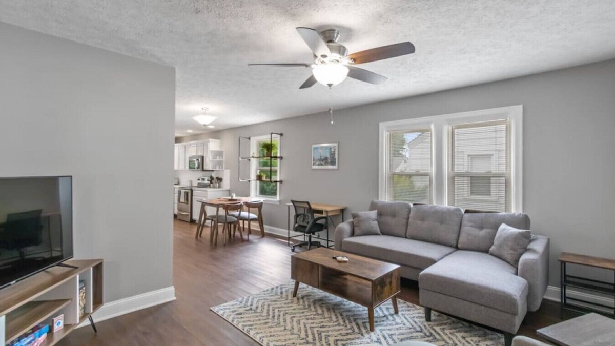 Speedway House | NEW Speedway ? Relaxation! (3BR/2BA, sleeps 7)