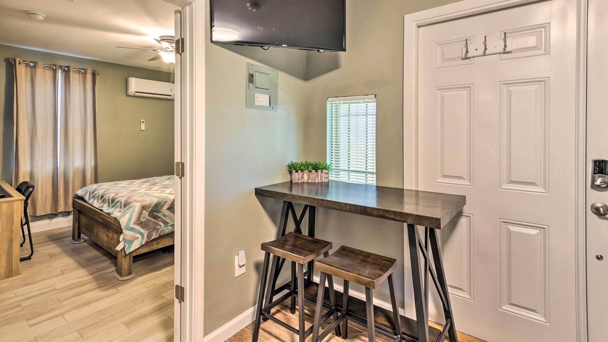 Northwest Pensacola Cabin | NEW! Step-Free Access Cabin: Near Fishing Charters
