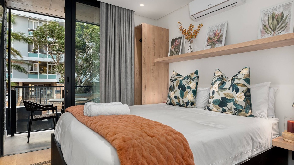 Sea Point Apartment | New Studio Apartment Braai and Pool Deck