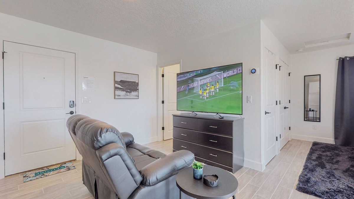 Mesa Del Sol Innovation Park Apartment | New Studio, Balcony w/views, Nexflix, Pooln