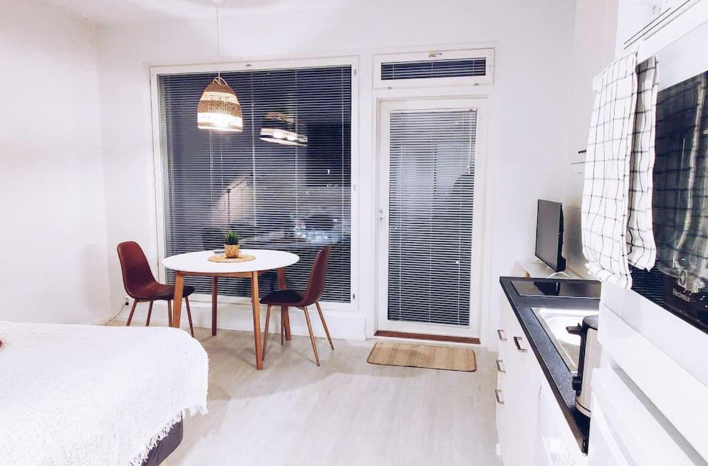 Vantaa Apartment | New Studio Ruby near Helsinki Airport in Kivistö