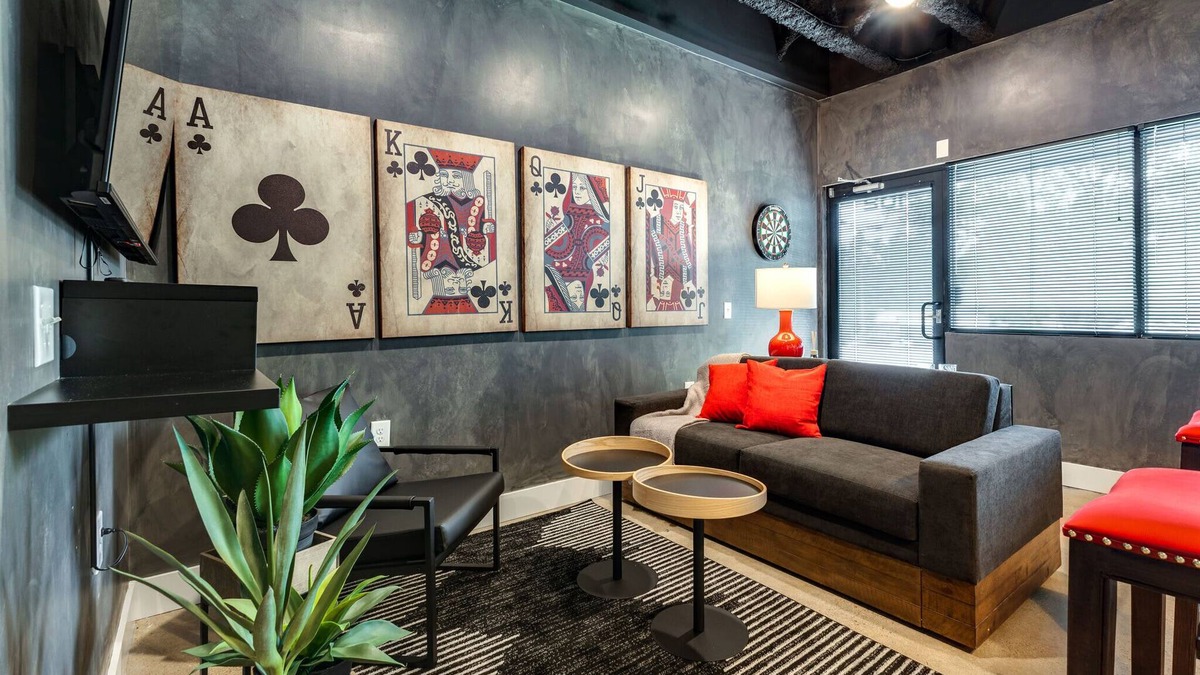 Nashville Apartment | NEW Studio with 2 Beds 7 mins to Broadway