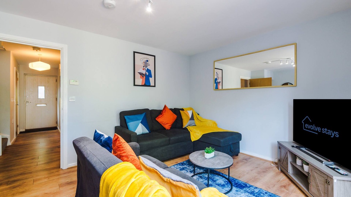 Salford House | NEW! Stunning 4Bed Home, Sleeps 7, Free Parking