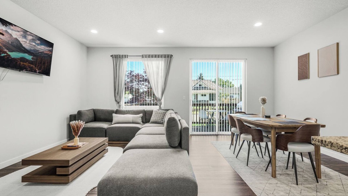 Vancouver House | NEW Stunning 3BDRM Family Home In Downtown W/AirHockey