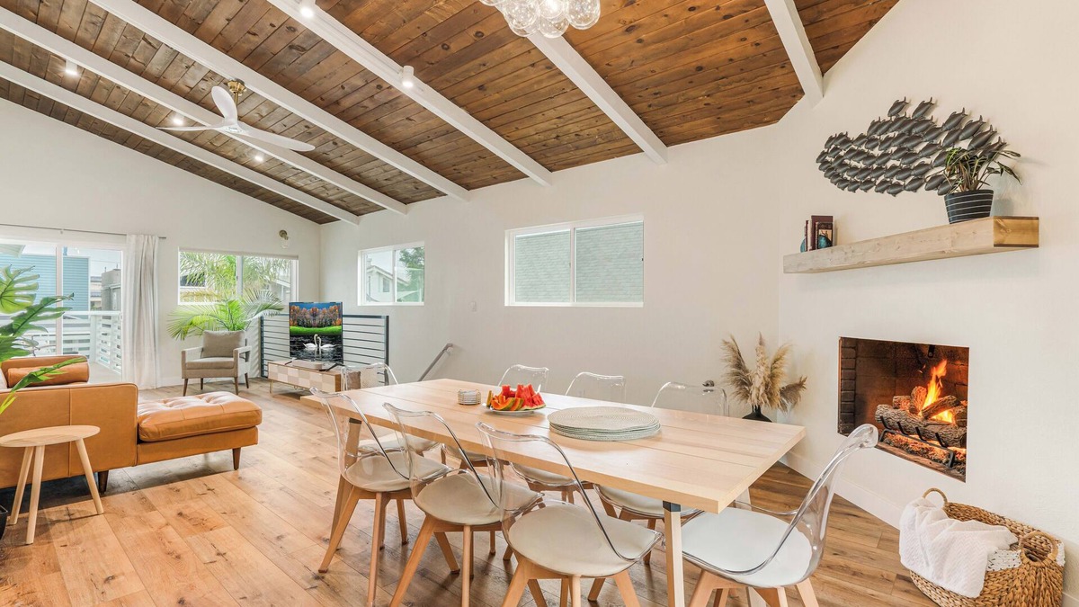 Silver Strand House | New! Stunning Beach house, Steps to Sand, King Beds, Game Room, Family Friendly