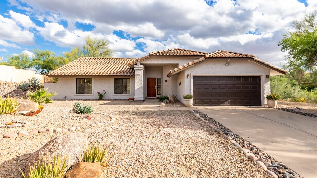 Fountain Hills House | NEW Stunning Fountain Hills Home - 3BED/2BA (Sleeps 8 + Foosball Table!)