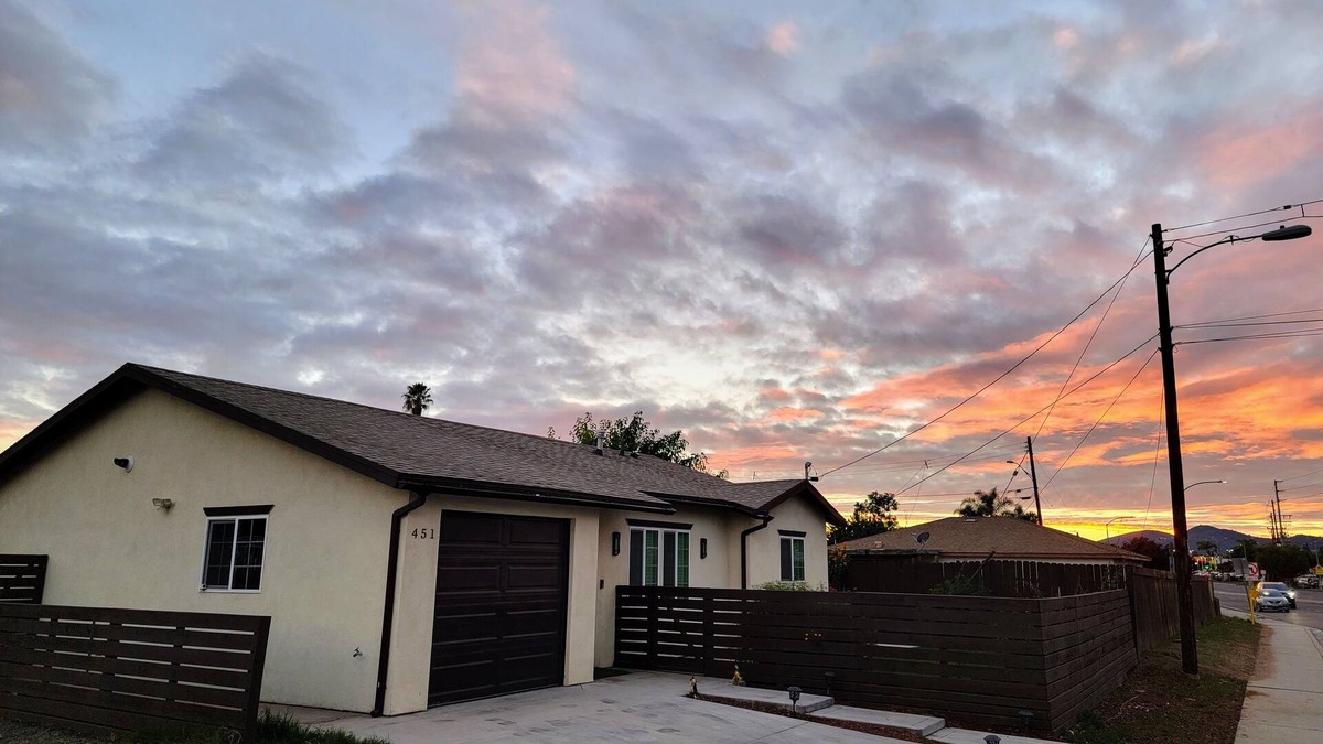 Central Escondido House | New! Stylish Home, 4TVs, 5min to Dwntwn! Pets ok!