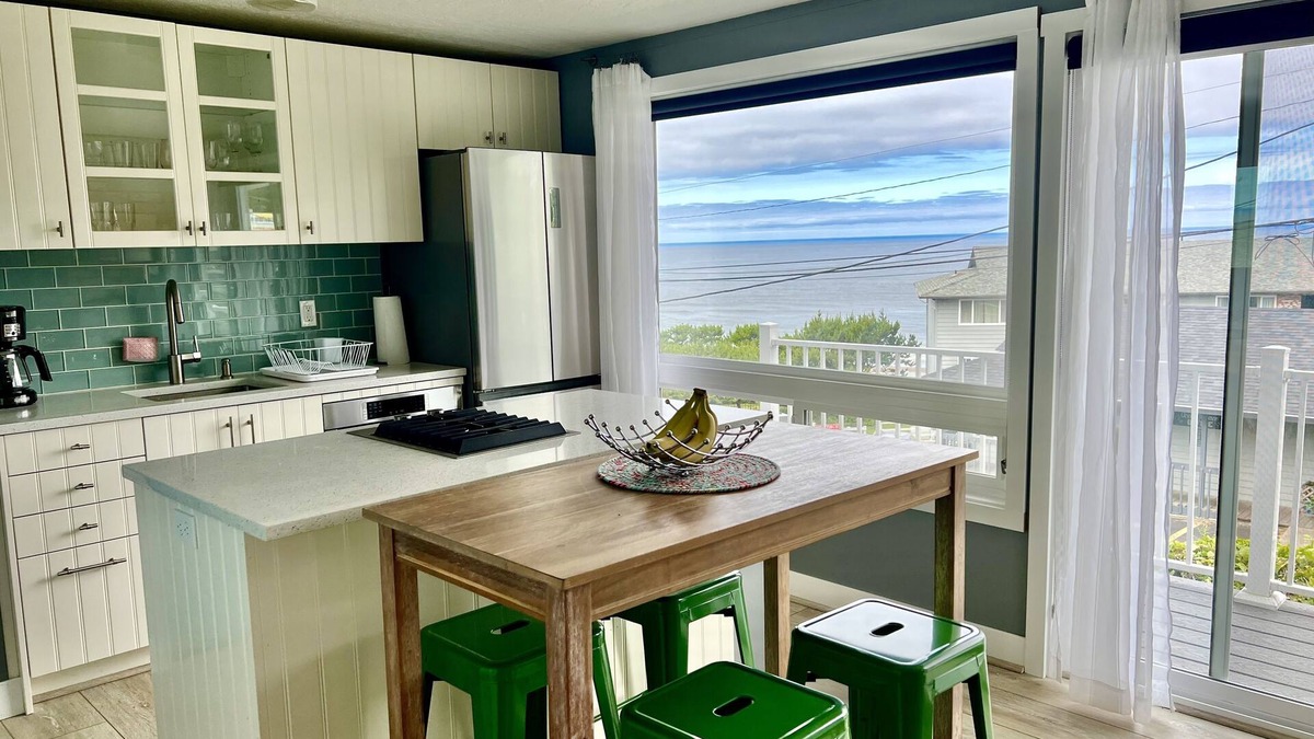 Lincoln City House | NEW! Stylish-Ocean Views-Walk 2 Beach, Bay, Shops!