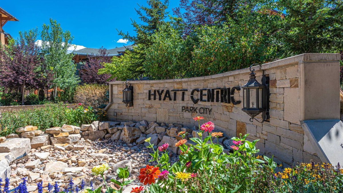 Park City Hotel | NEW Sunrise Gondola! Hyatt Hotel Room, outdoor pool & hot tub, firepit, walk to hiking & biking trails