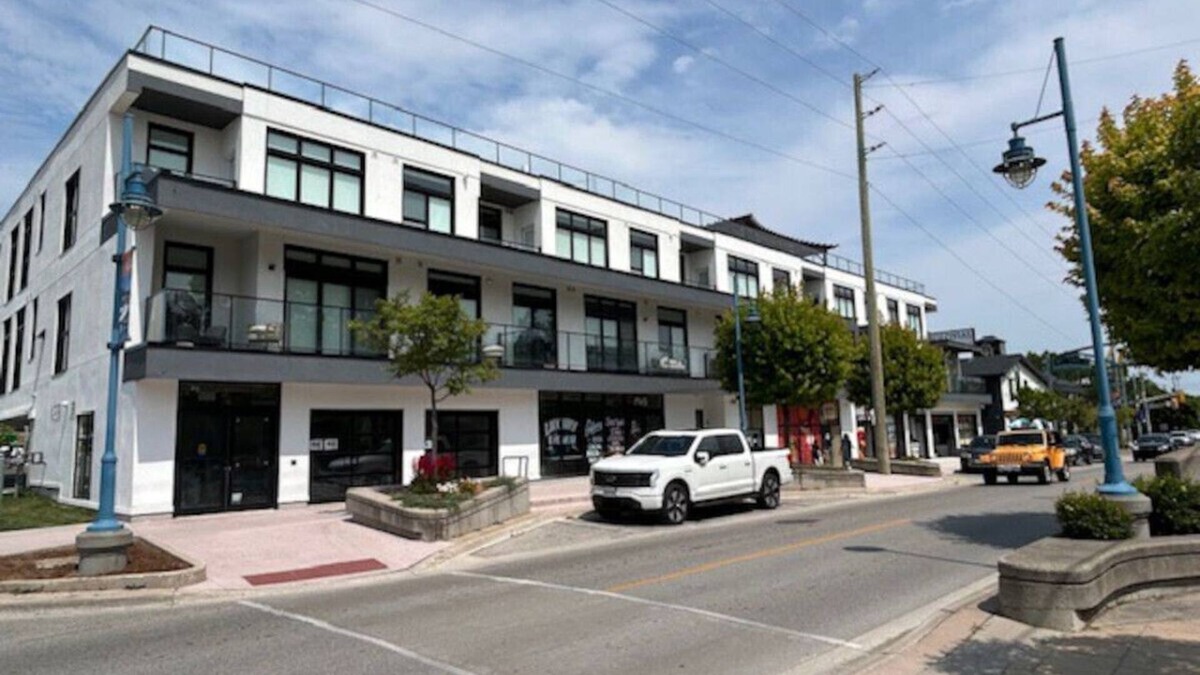 Grand Bend Apartment | New The Carlyle 200 Grand Bend