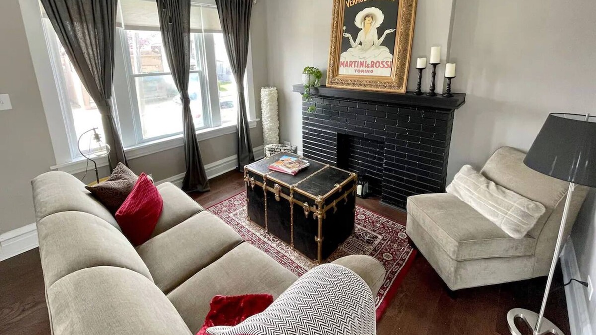 The Hill House | NEW! The Chocolate Suite - Walkable and Peaceful