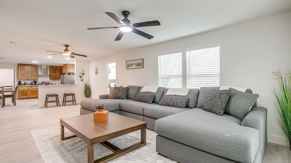 Stephenville House | *NEW* The Round Up | 4BR | Walk to TSU | Downtown