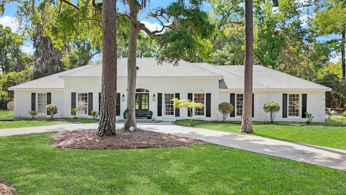 Beaufort House | NEW! The White House, w/2 King Ensuites close to Parris Island and Downtown