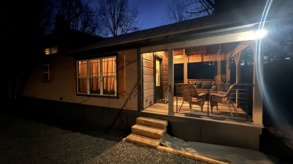 Scaly Mountain Cabin | New tiny cabin located in Scaly Mountain North CarolinanNear winery!