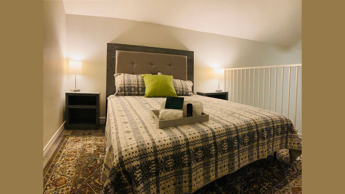 Western Division House | ★ NEW Tiny-Home in Central Laredo!