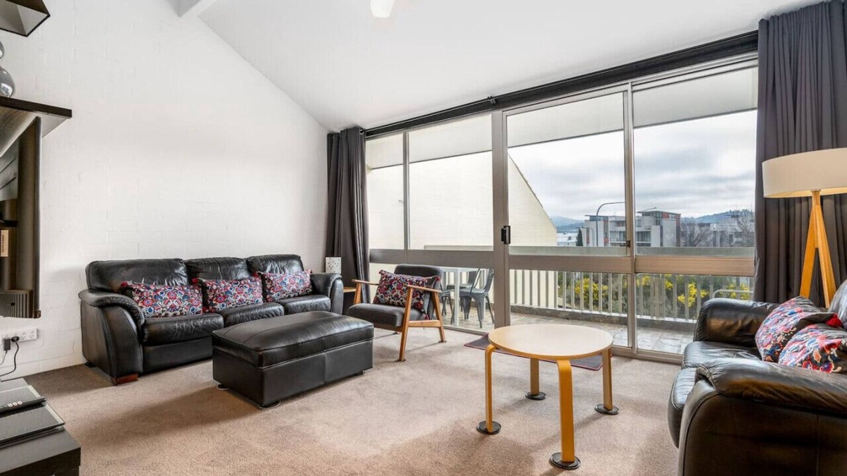 Kingston Apartment | New to VRBO: 3BR Loft Apt 1min to Kingston Foreshore!