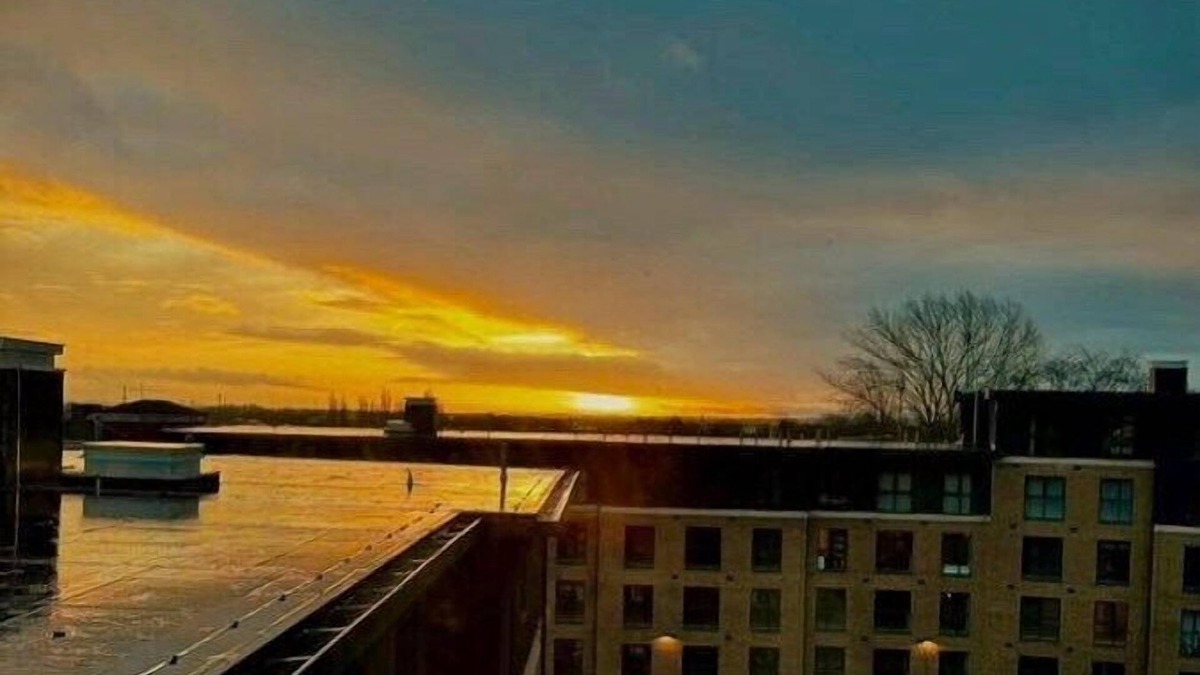 Derby Apartment | New top flr central apt w/ dedicated free parking
