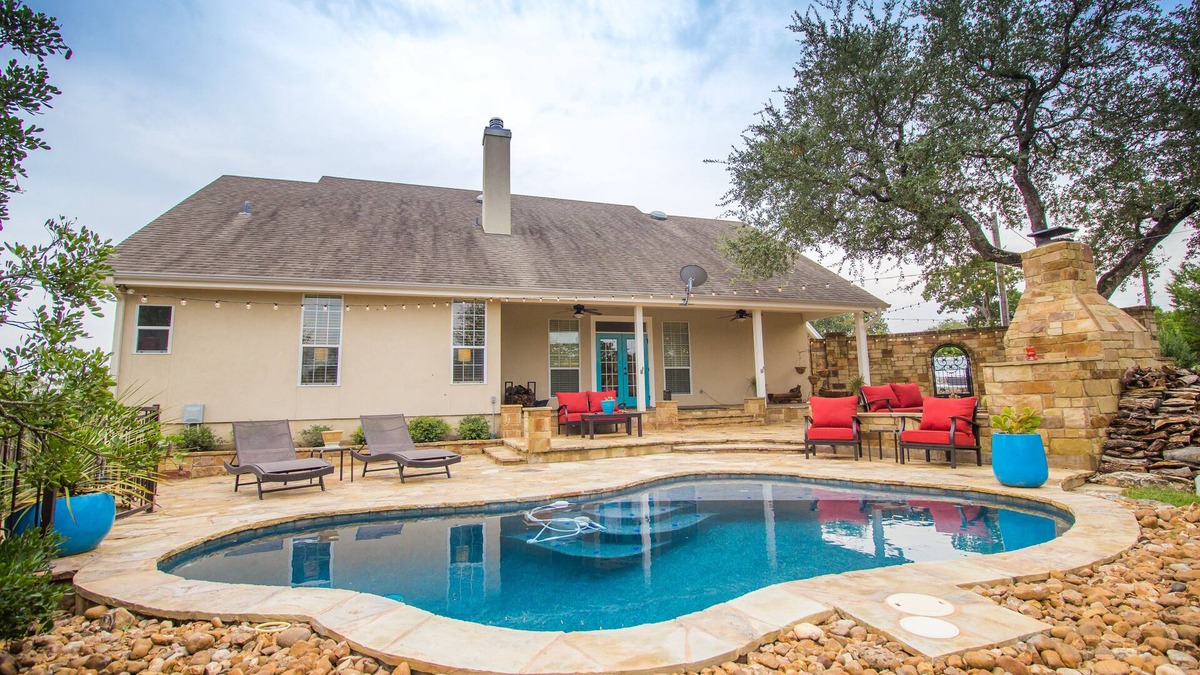 New Braunfels House | New! Town & Country Luxury Oasis near Gruene, TX - Private Pool
