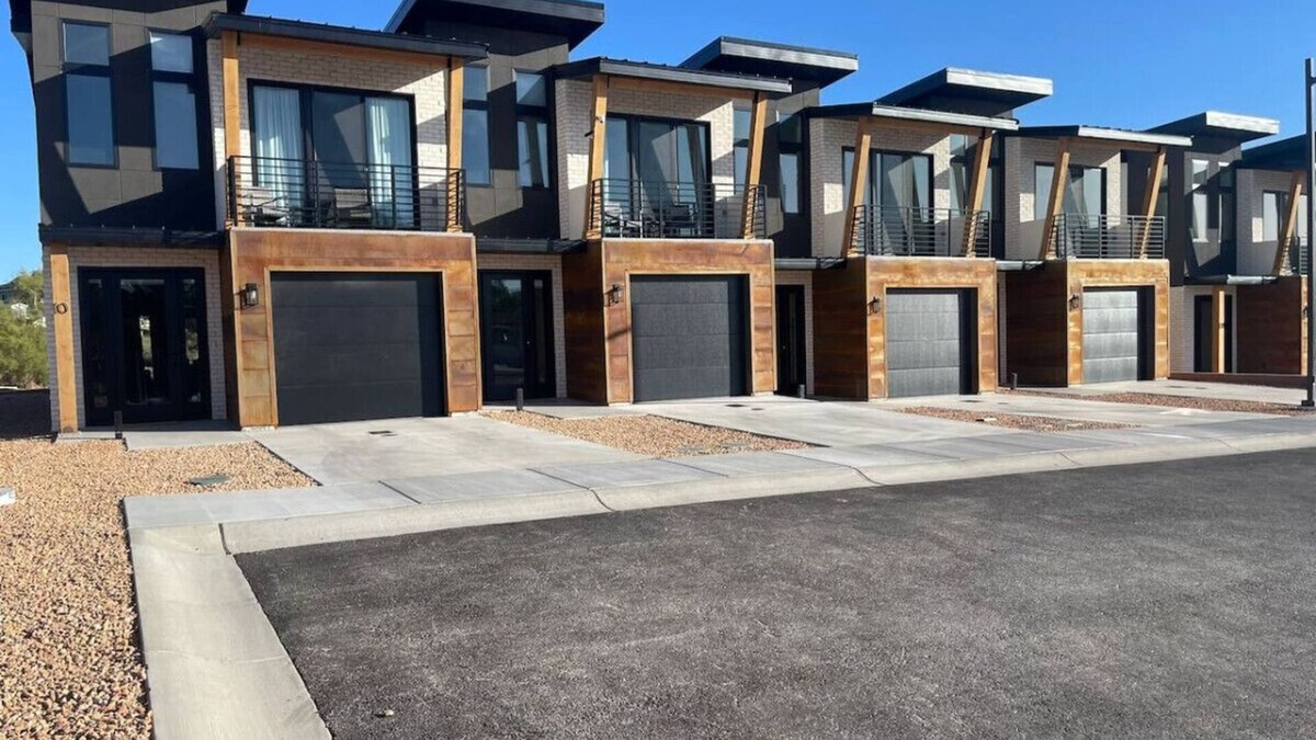 Page House | New Town Home-Sleeps 12- Multiple available- #11