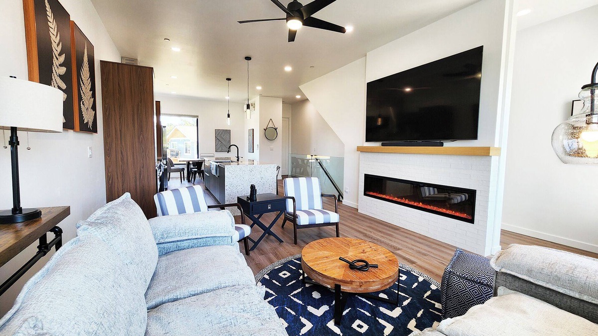 Waldport House | New Townhome! Hot Tub! Dog Friendly! Short Walk to Beach ~ Salty Knot