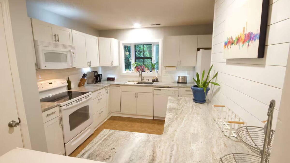Durham House | NEW! Tranquil 2bd Townhome Min to RTP, Downtown Durham, Chapel Hill, RDU