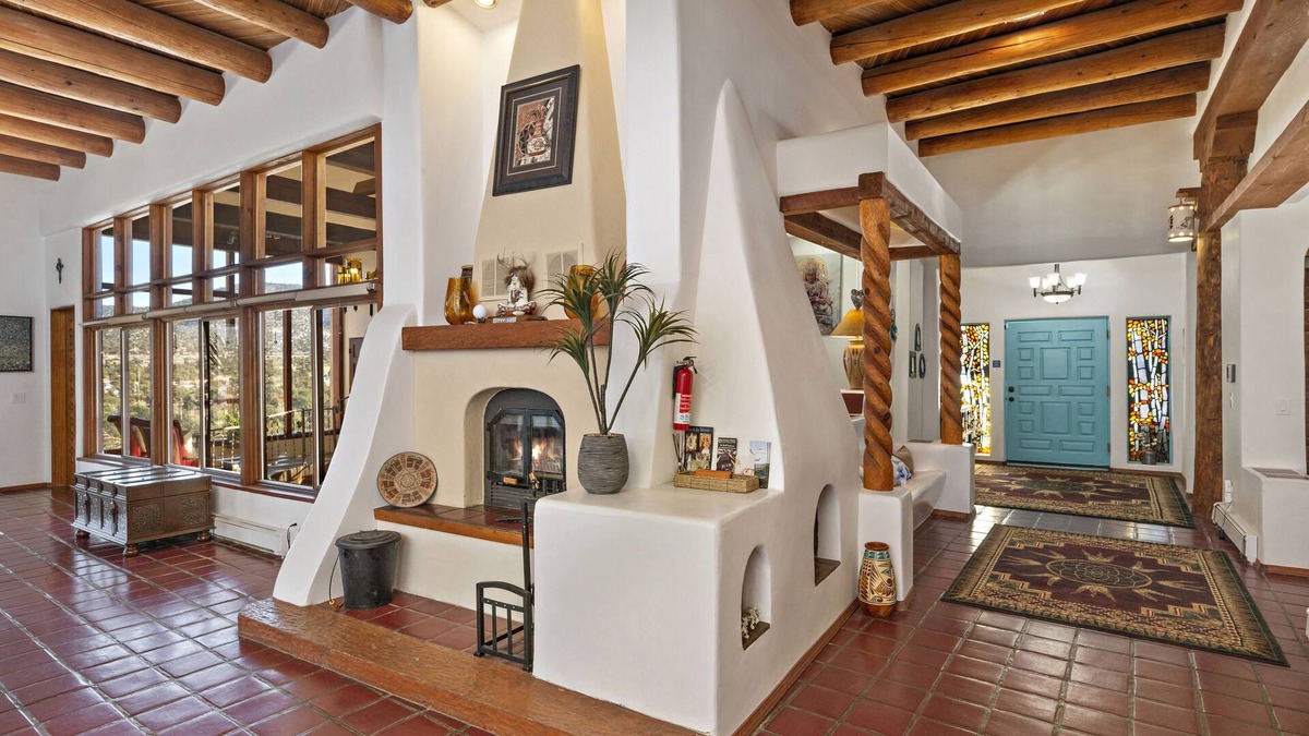 Canoncito House | NEW! Tranquil Home Nestled in the Santa Fe Hills |15 min to Plaza - Pet ok!