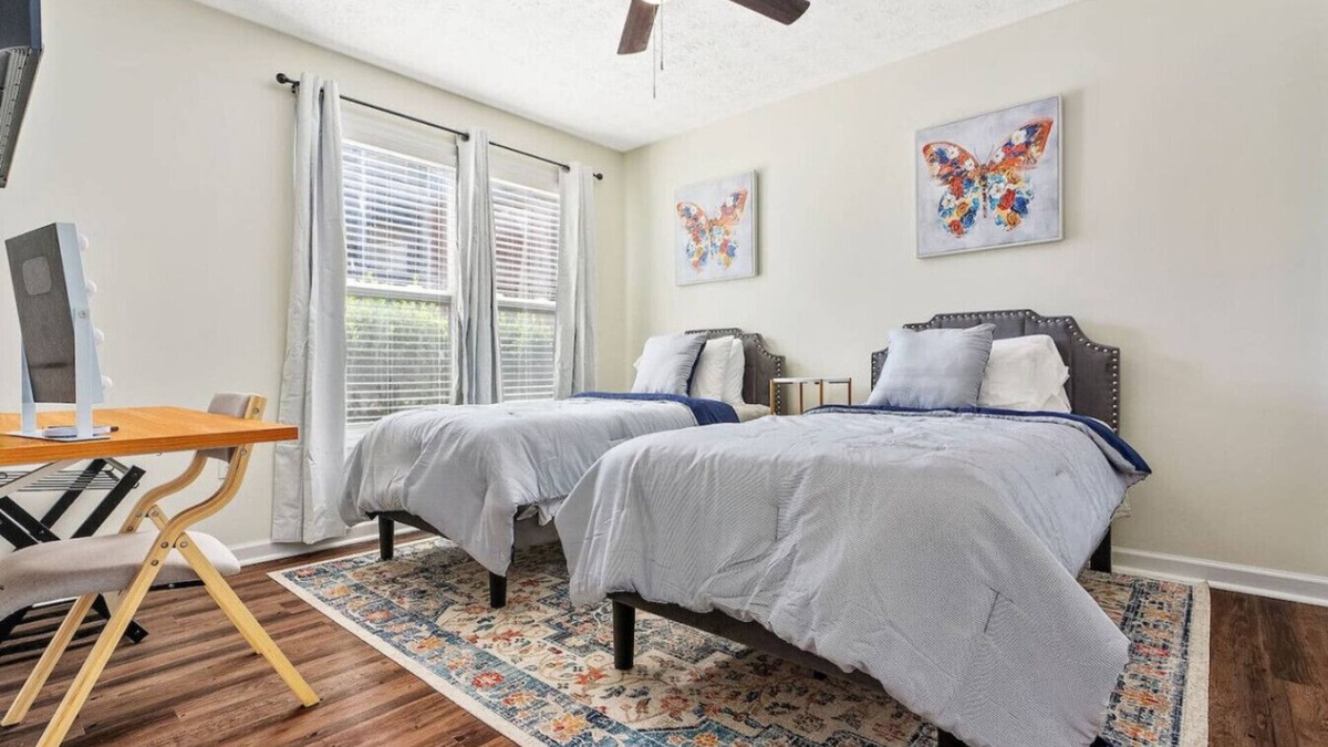 Auburn Apartment | New Twin Bedroom (2 Twin Beds) inside a 4 BR Condo/New AU Oasis 2 Mins to Downtown & Stadium