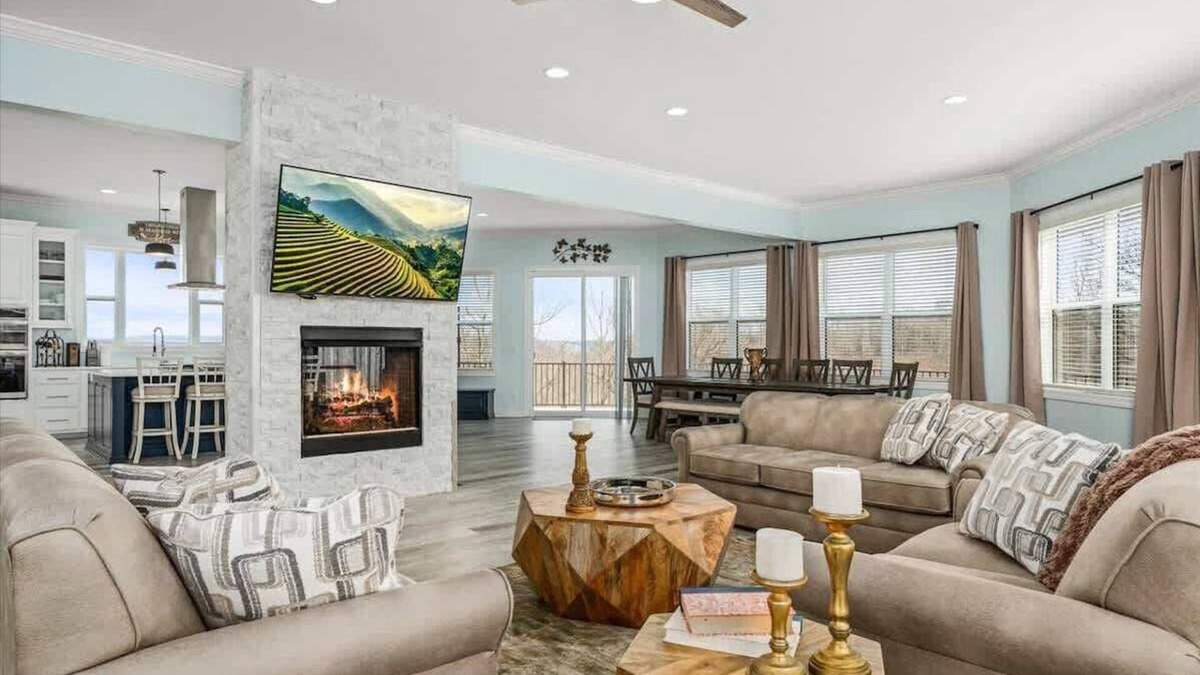 Smithville House | New Upscale Lake Home w/Views, Deck, WiFi, Games!