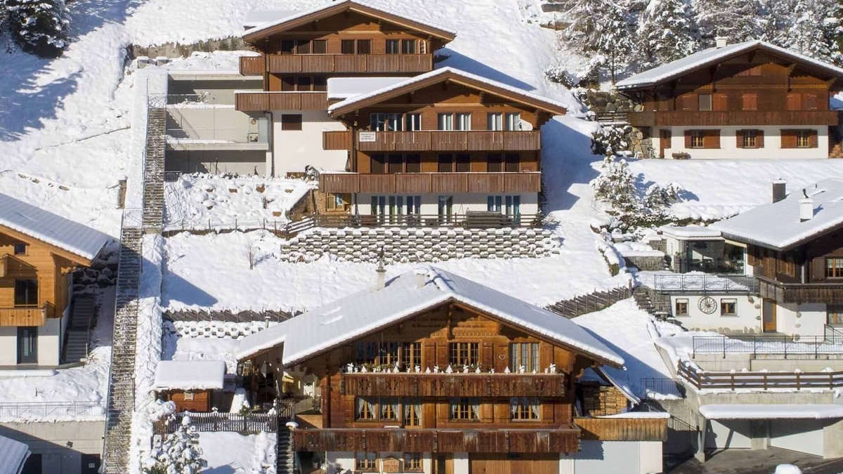 Adelboden Apartment | New vacation apartment on the edge of the village, with a wonderful view of the mountains.