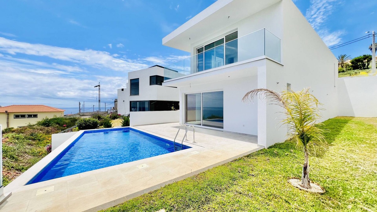 Estreito da Calheta Villa | NEW Vila Calma by Your Madeira Rentals a stylish Villa with stunning views.