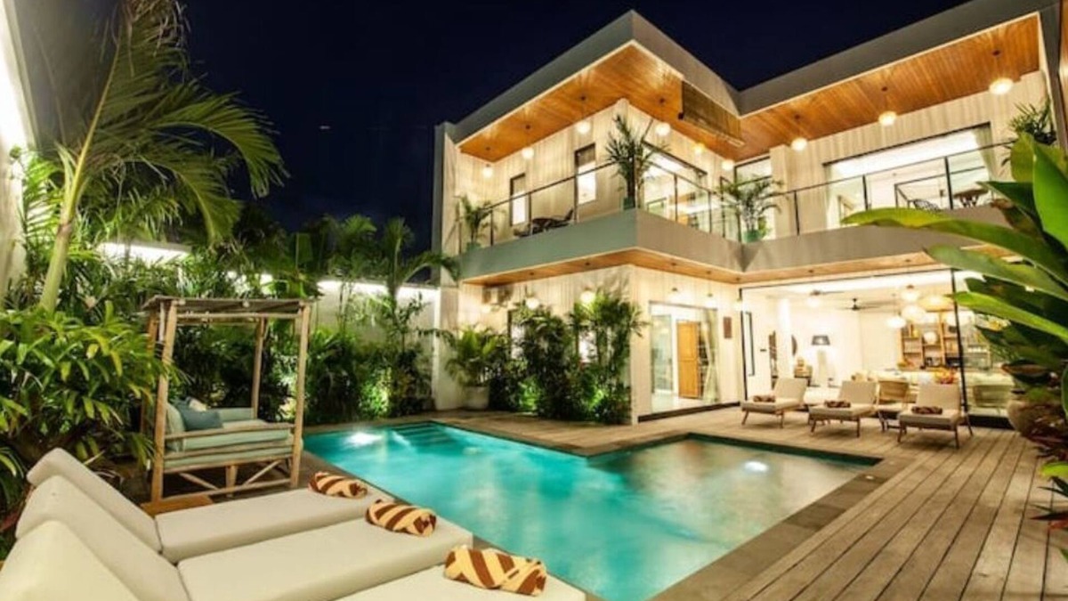 Laksmana Villa | New Villa 3 bedrooms Seminyak Oberoi 800m to beach