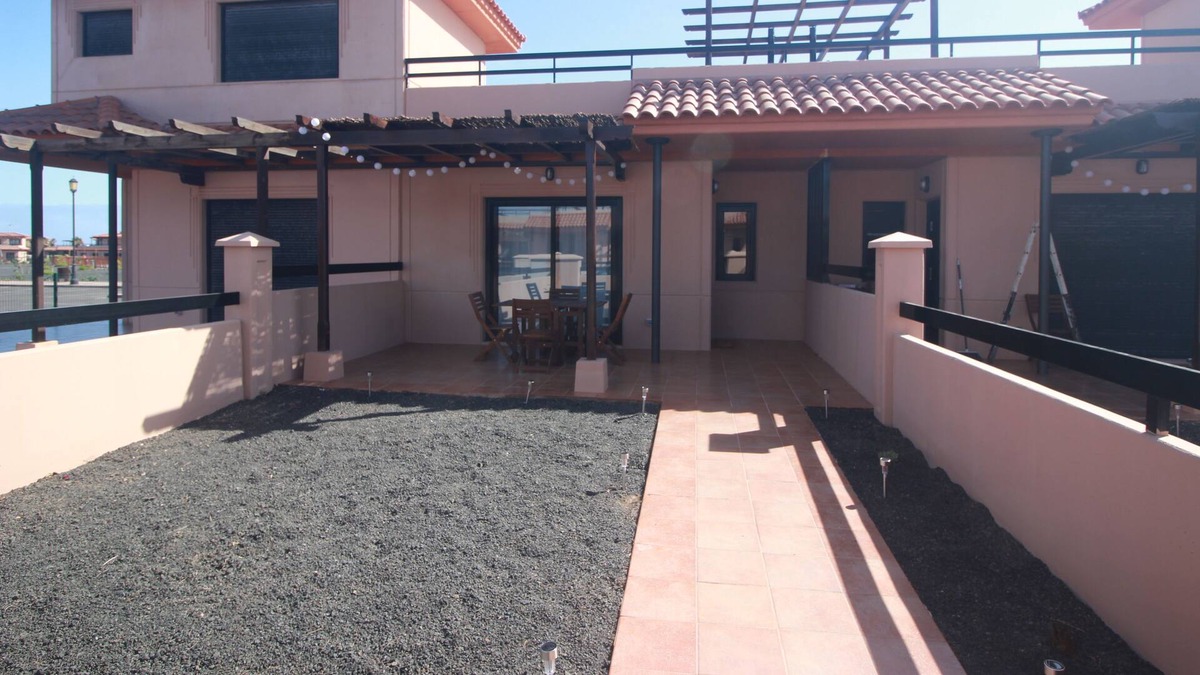 La Oliva House | new villa, independent, adjacent to the swimming pool and tennis courts