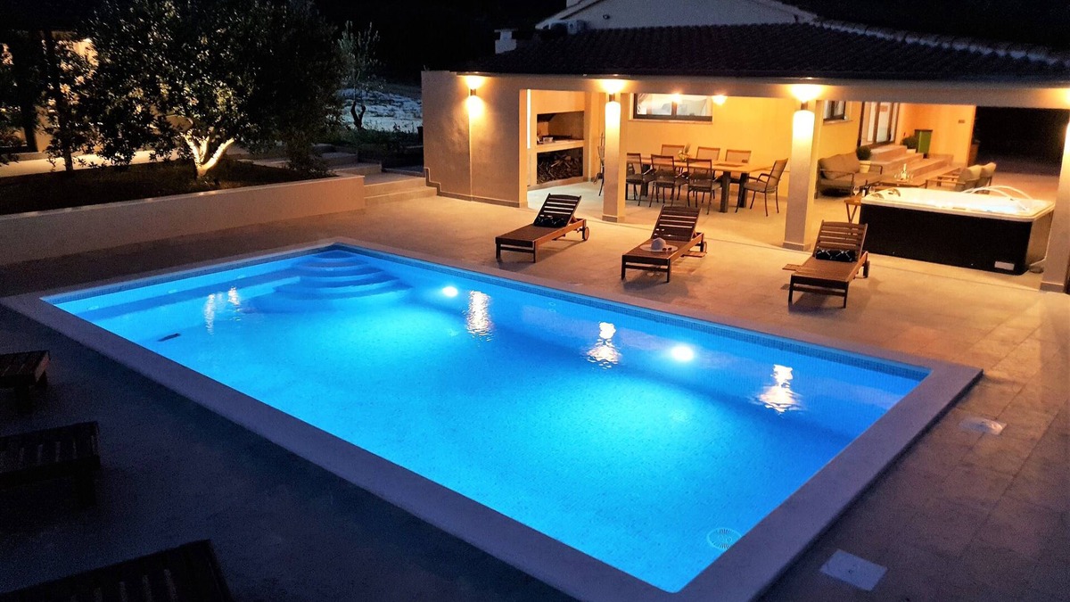 Plano Villa | NEW- Villa OLIVE OASIS -the heated pool & jacuzzi -family friendly
