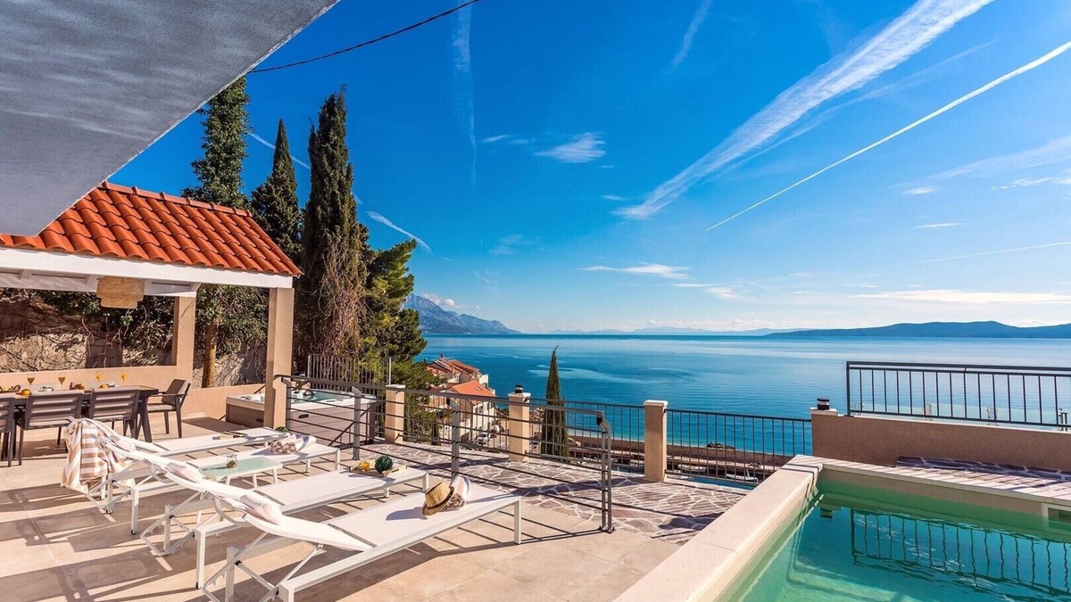 Pisak Villa | New! Villa Perla Blu with 4 bedrooms, heated pool, jacuzzi, 50m from beach